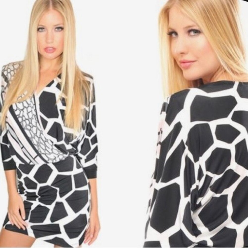 Analili black white and blush pink giraffe print dress size XS